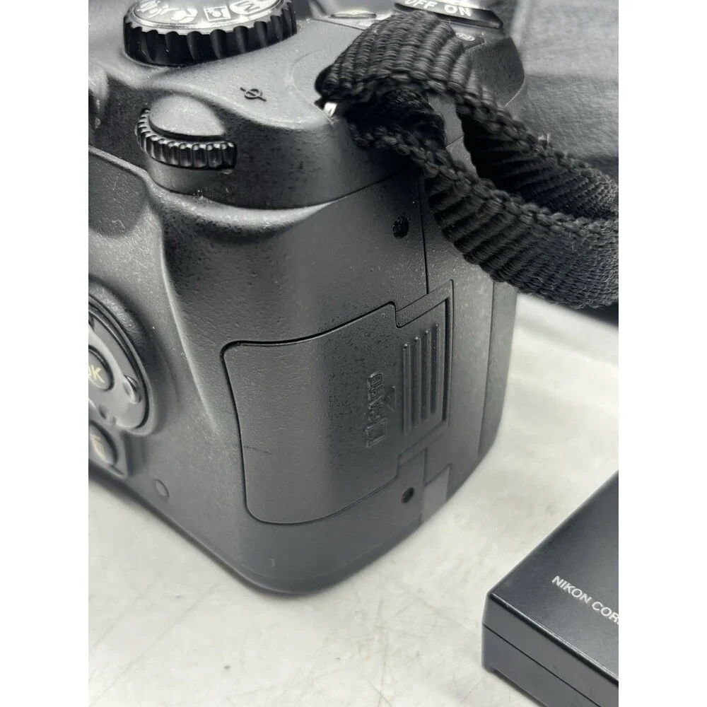 NIKON D40 DSLR CAMERA Kit DIGITAL Handheld Camera + DX  AF-S 18-55mm LENS Bag